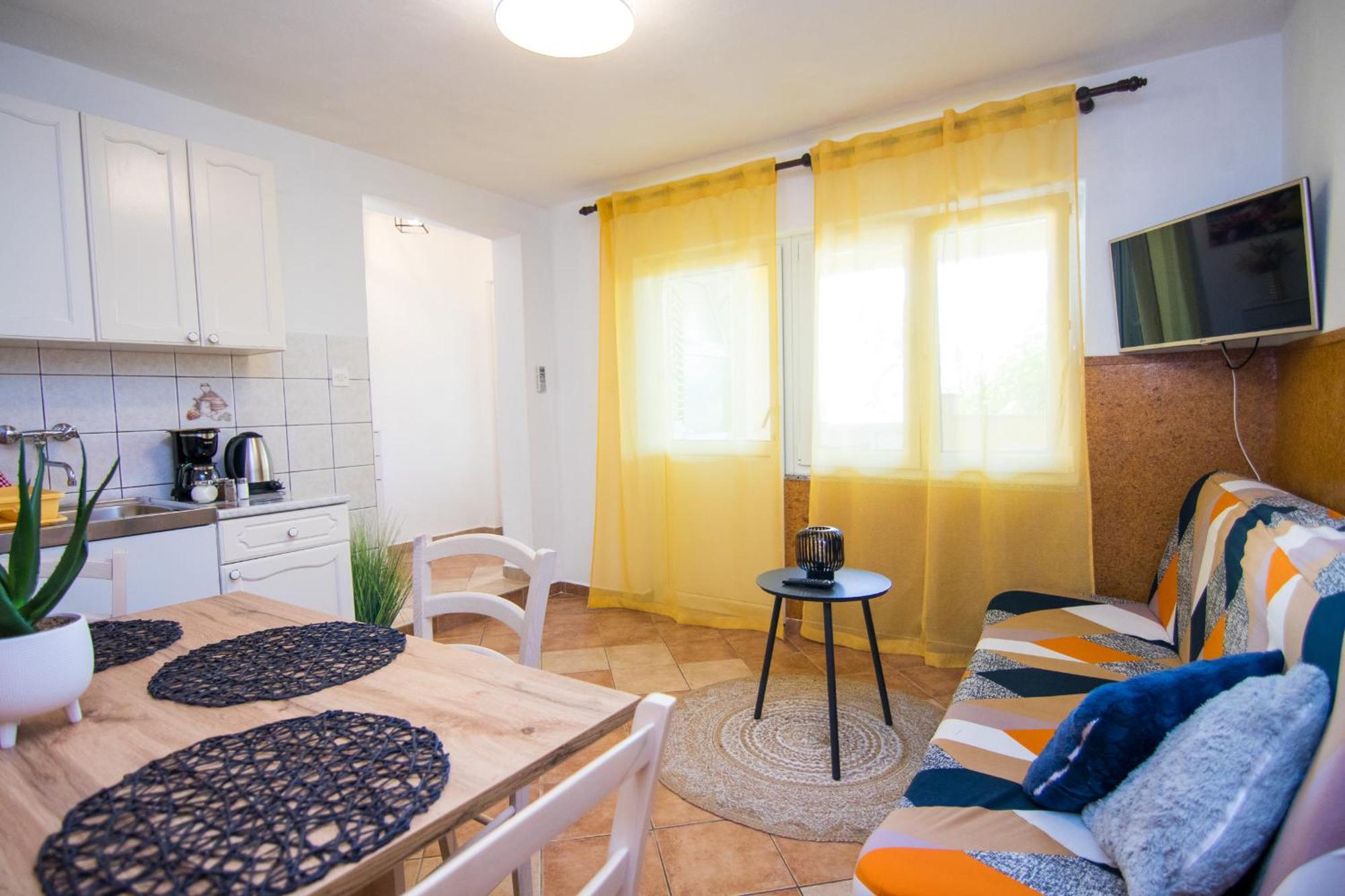 Apartments City Center Dekanic Кърк Екстериор снимка