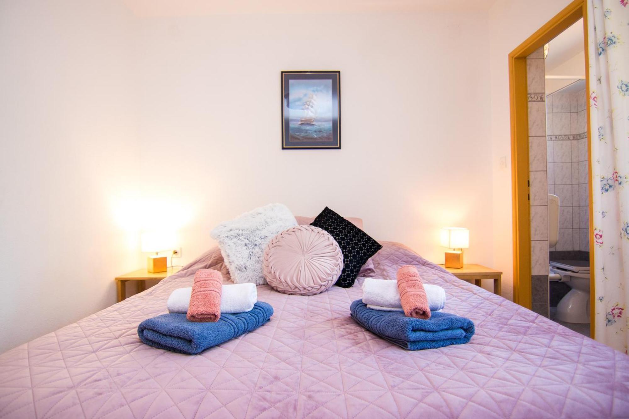 Apartments City Center Dekanic Кърк Екстериор снимка