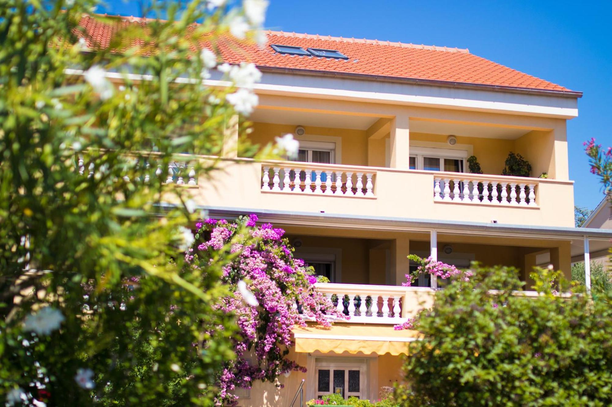 Apartments City Center Dekanic Кърк Екстериор снимка