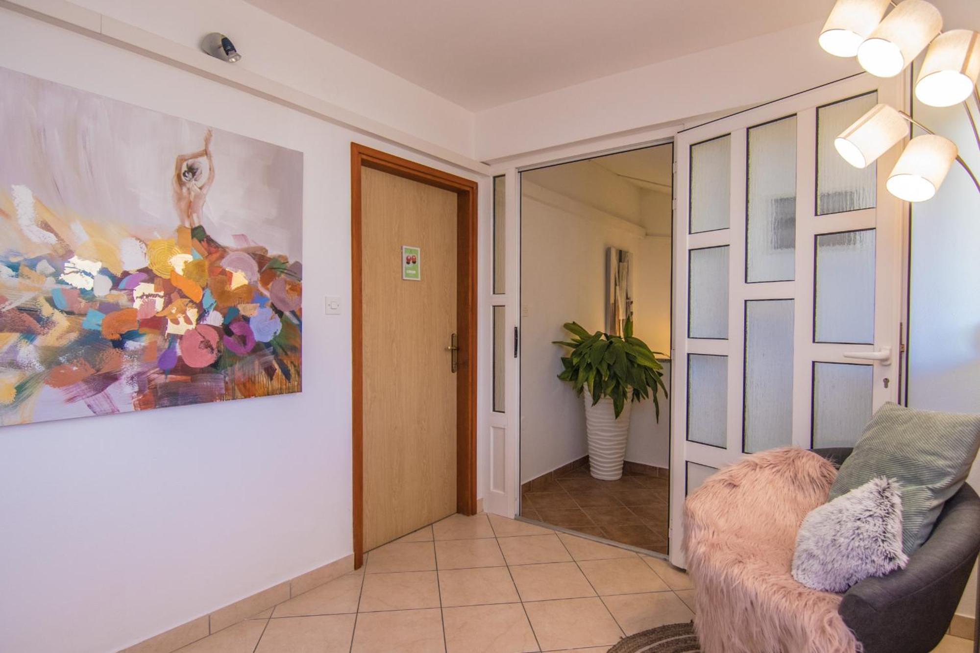 Apartments City Center Dekanic Кърк Екстериор снимка